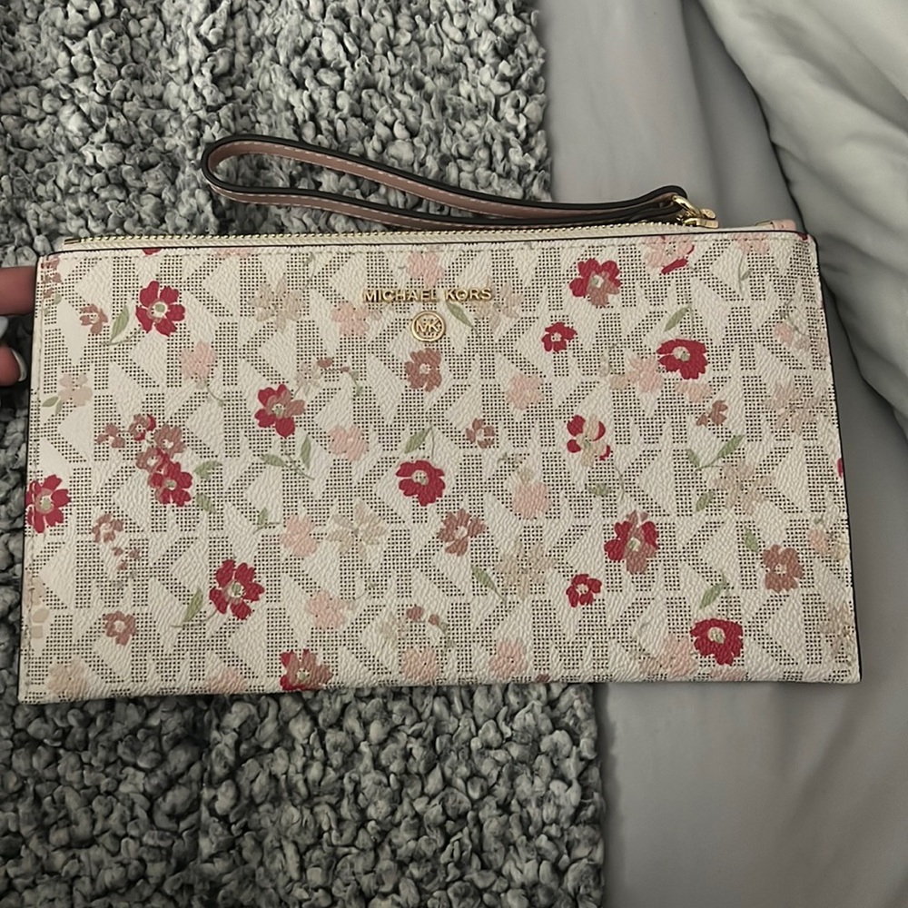 Michael kors wristlet